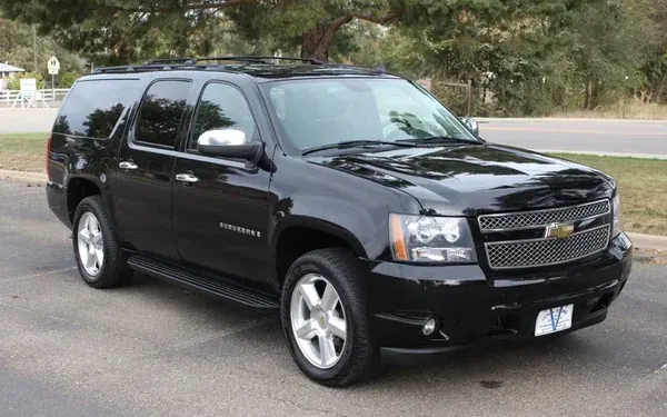 Chevrolet Suburban 2008 negra